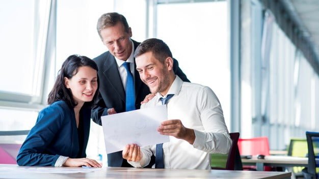 Cómo determinar cuándo un trabajador realiza horas extra en el trabajo
