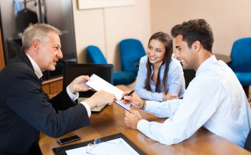 ¿Qué hay que hacer para ser abogado en España?